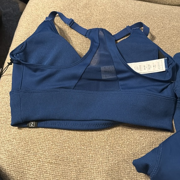 Zobha- leggings and bra - Picture 11 of 11